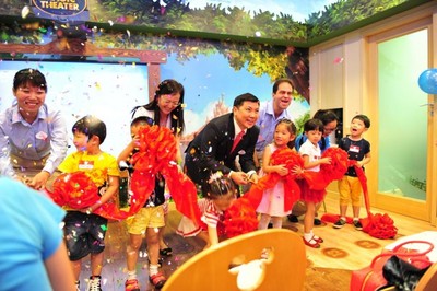 迪士尼英語(yǔ)武漢中心開(kāi)業(yè)典禮剪彩儀式