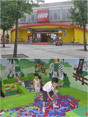 上圖為位于北京朝陽公園內的樂高體驗式專賣店   下圖為專賣店內的創意體驗空間
