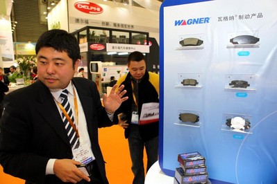 售后市場及銷售總監Richard Wang介紹產品