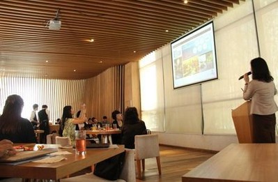 NOVOMANIA運營總監Joanna做2013年展會情況介紹