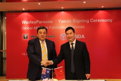 左：沃利帕森中國區總裁邱鴻；右：上海燕達建設公司總裁雷建民
