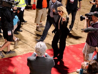 2013年9月17日，歌星小甜甜布蘭妮在拉斯維加斯宣布其在好萊塢星球度假酒店的駐演活動以后，向粉絲揮手致意