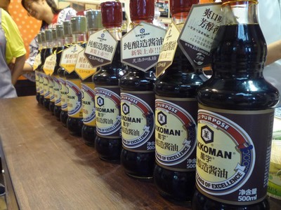 龜甲萬（<a rel="nofollow" href="http://www.kikkoman.com.cn/" target='_blank'>http://www.kikkoman.com.cn/</a>）醬油受邀參加2013中華老字號博覽會(huì),以新面孔面對消費(fèi)者。