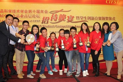 李錦記團隊與創新大賽獲獎師生共同慶賀