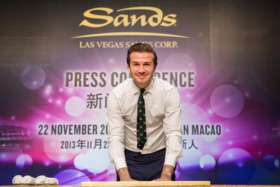 全球風云人物大衛.貝克漢姆于星期五在澳門威尼斯人舉行的新聞發布會上留下手印。